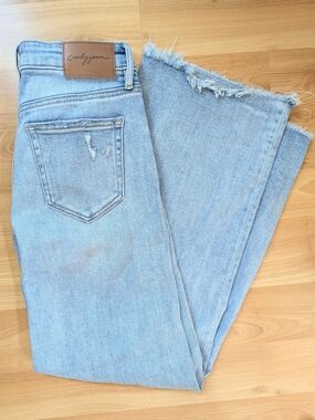 Carly Jean Los Angeles Women's Jeans Size 3 Light Wash Distressed Frayed Hem